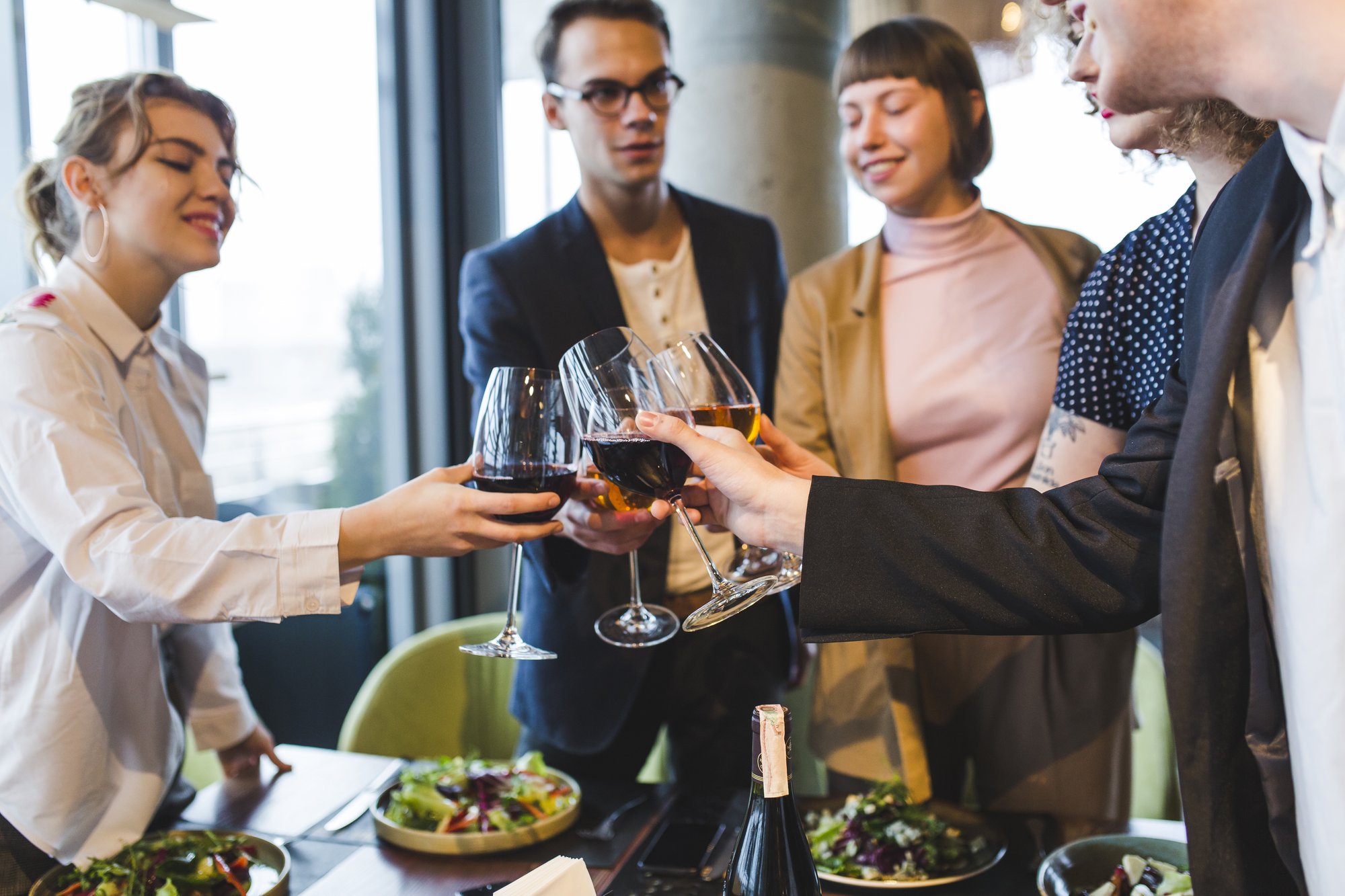 group-friends-eating-restaurant group-friends-eating-restaurant